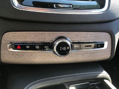 Used 2023 Volvo XC90 B6 Ultimate w/ Protection Package Premier image 31