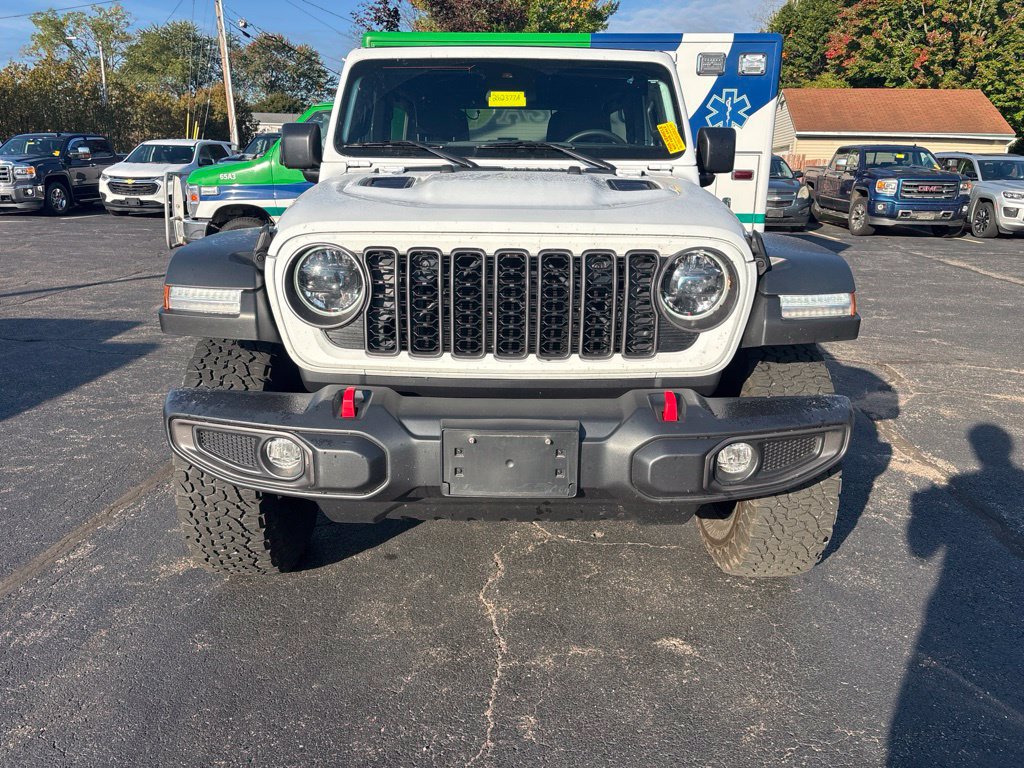 Used 2024 Jeep Wrangler Unlimited Rubicon w/ Convenience Group AWD/4WD image 3
