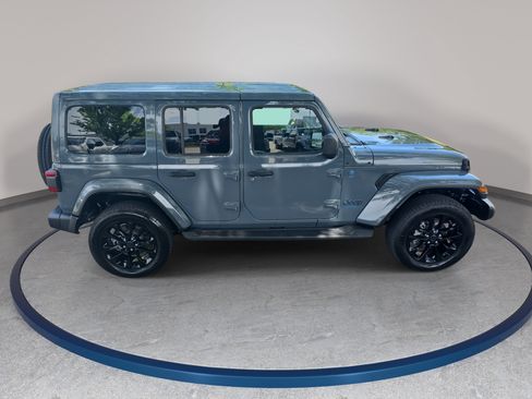 Used 2025 Jeep Wrangler Unlimited Sahara AWD/4WD image 4