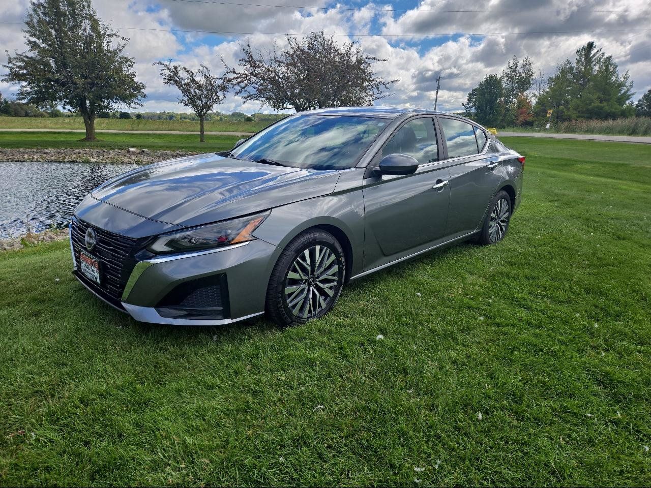 Used 2023 Nissan Altima 2.5 SV FWD image 1