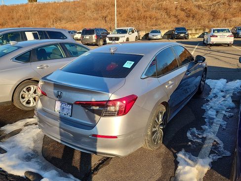 Used 2023 Honda Civic EX image 4