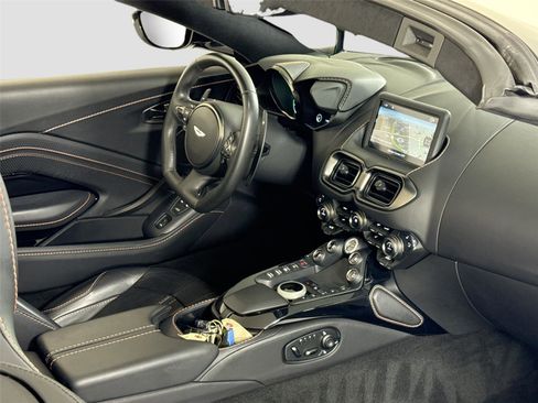 Used 2022 Aston Martin V8 Vantage Roadster image 25