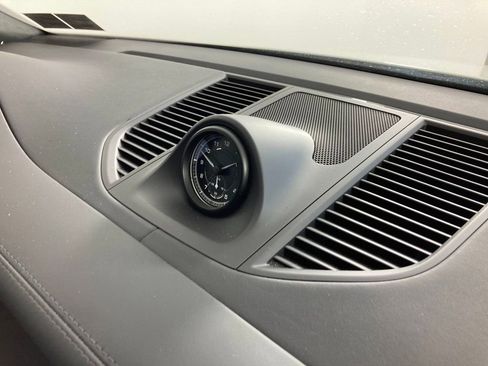 Certified 2022 Porsche Macan AWD/4WD image 34