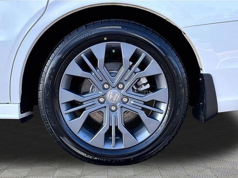 Used 2025 Honda Odyssey Touring image 25