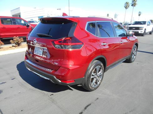 Used 2019 Nissan Rogue SV w/ Premium Package image 5