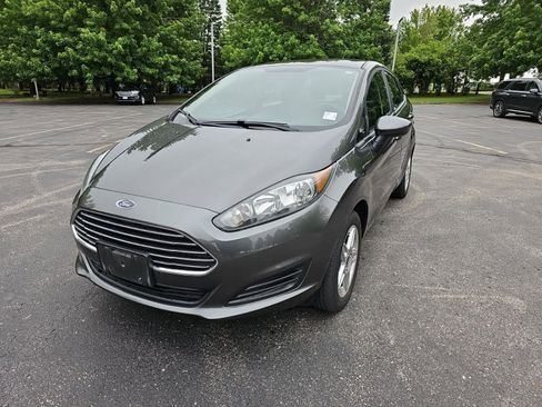 Used 2018 Ford Fiesta SE FWD image 2