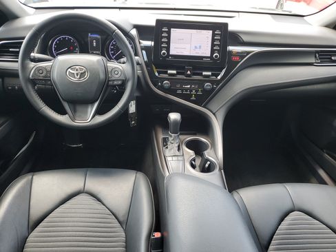 Used 2022 Toyota Camry SE FWD image 13