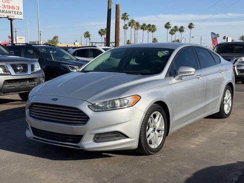 Used 2014 Ford Fusion SE FWD image 1