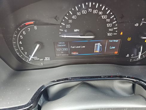 Used 2018 Cadillac XT5 FWD image 2