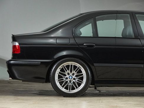 Used 2003 BMW M5 RWD image 27