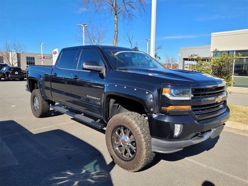 Used 2018 Chevrolet Silverado 1500 LT w/ All Star Edition image 10