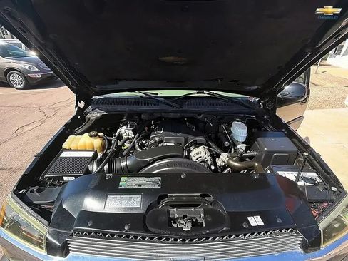 Used 2004 Chevrolet Avalanche 2500 w/ Preferred Equipment Group AWD/4WD image 9