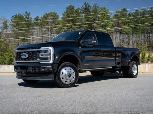 Used 2025 Ford F450 Platinum w/ FX4 Off-Road Package image 3