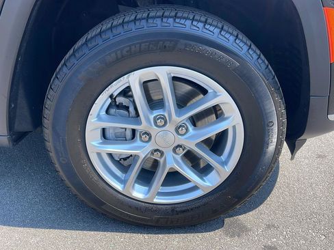 Used 2025 Jeep Grand Cherokee L Laredo w/ Luxury Tech Group I RWD image 9