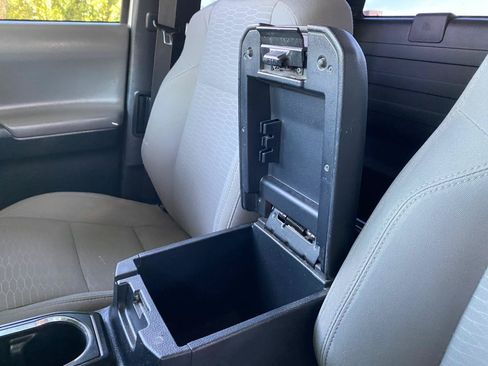 Used 2017 Toyota Tacoma 2WD Access Cab image 37
