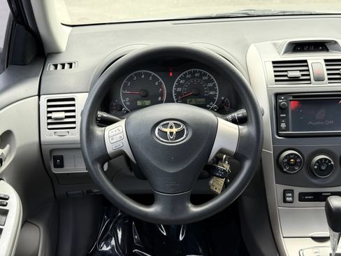 Used 2013 Toyota Corolla LE FWD image 26
