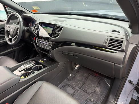 Used 2025 Honda Passport Black Edition image 28