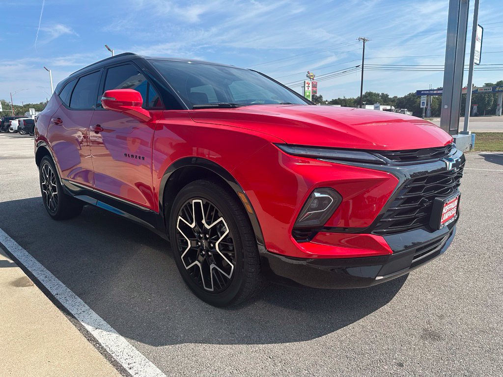 Used 2023 Chevrolet Blazer RS w/ Driver Confidence II Package FWD image 3
