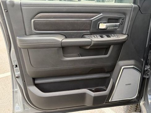 New 2026 RAM 2500 Laramie AWD/4WD image 12