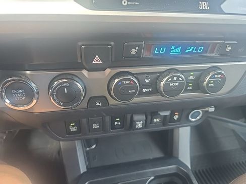 Used 2020 Toyota Tacoma Limited AWD/4WD image 17