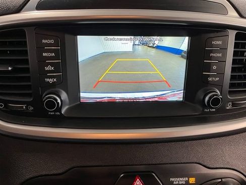 Used 2019 Kia Sorento FWD image 28