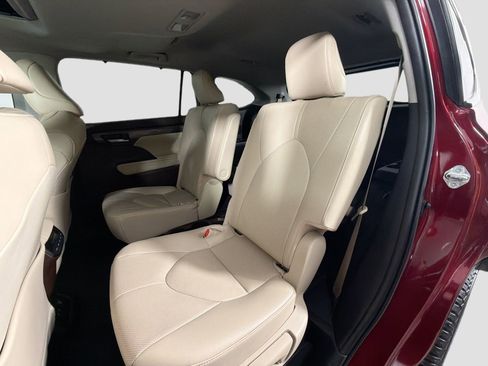 Used 2021 Toyota Highlander Limited image 25