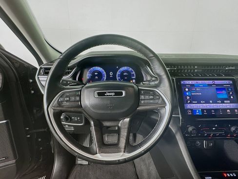 Used 2022 Jeep Grand Cherokee L Limited AWD/4WD image 11