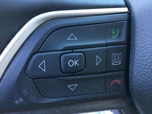 Used 2023 Jeep Grand Cherokee Limited image 12