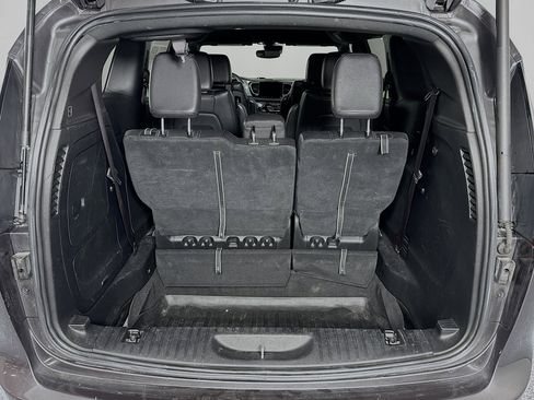 Used 2022 Chrysler Pacifica Touring-L w/ Uconnect Theater Family Group image 27