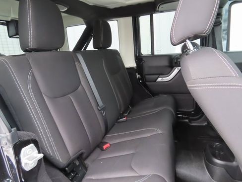 Used 2016 Jeep Wrangler Unlimited Rubicon w/ Connectivity Group image 28