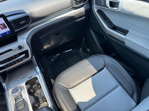 Used 2023 Ford Explorer XLT w/ Equipment Group 202A AWD/4WD image 16