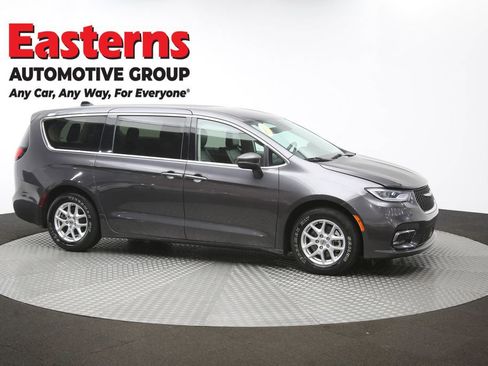 Used 2023 Chrysler Pacifica Touring-L FWD image 48