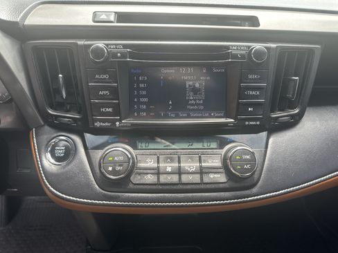 Used 2016 Toyota RAV4 SE AWD/4WD image 14