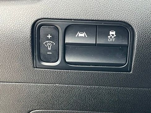 Used 2023 Kia Sorento LX image 39