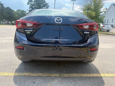 Used 2017 MAZDA MAZDA3 Sport FWD image 4