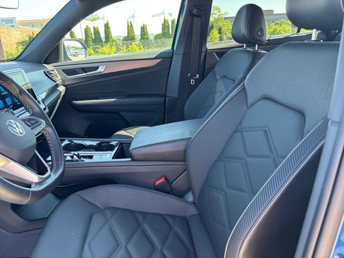 Used 2025 Volkswagen Atlas Cross Sport SE FWD image 25
