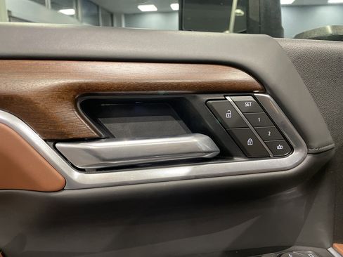 Used 2025 GMC Sierra 2500 Denali Ultimate image 15