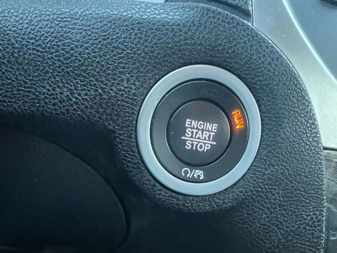 Used 2022 Chrysler 300 Touring w/ Sport Appearance Package image 39