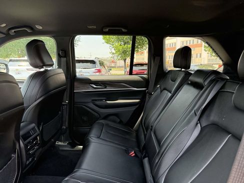 Used 2024 Jeep Grand Cherokee Limited AWD/4WD image 16
