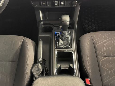 Used 2018 Toyota Tacoma TRD Sport AWD/4WD image 28