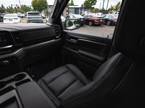 Used 2025 GMC Sierra 1500 SLT image 25