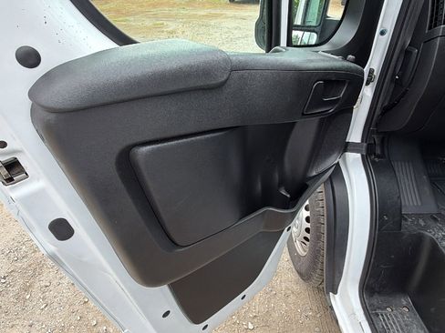 Used 2024 RAM ProMaster 2500 w/ Convenience Group FWD image 15