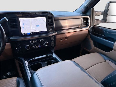 Used 2023 Ford F250 Lariat w/ Chrome Package image 27