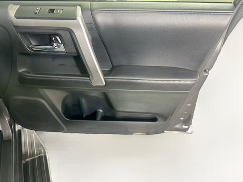 Used 2017 Toyota 4Runner SR5 image 30