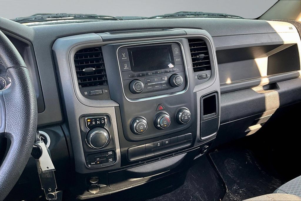 Used 2017 RAM 1500 Express AWD/4WD image 9