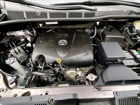 Used 2017 Toyota Sienna XLE image 32