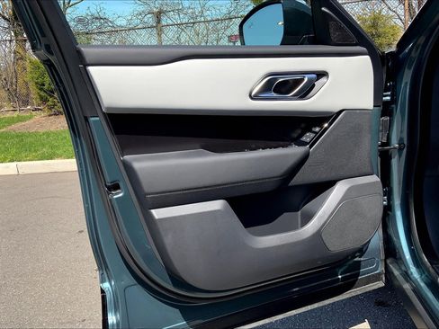 New 2026 Land Rover Range Rover Velar Dynamic SE image 10