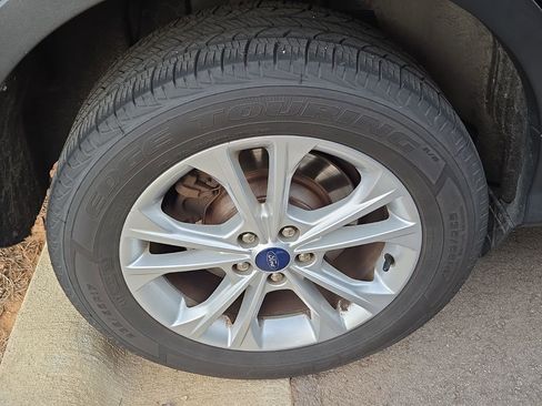 Used 2018 Ford Escape SE image 5