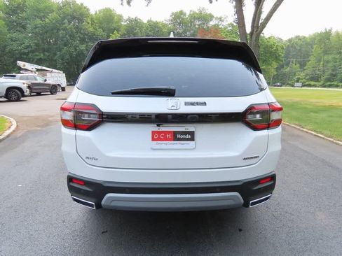 New 2025 Honda Pilot Touring image 5
