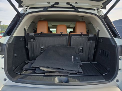 Used 2024 Nissan Pathfinder Platinum w/ Black Appearance Package image 13